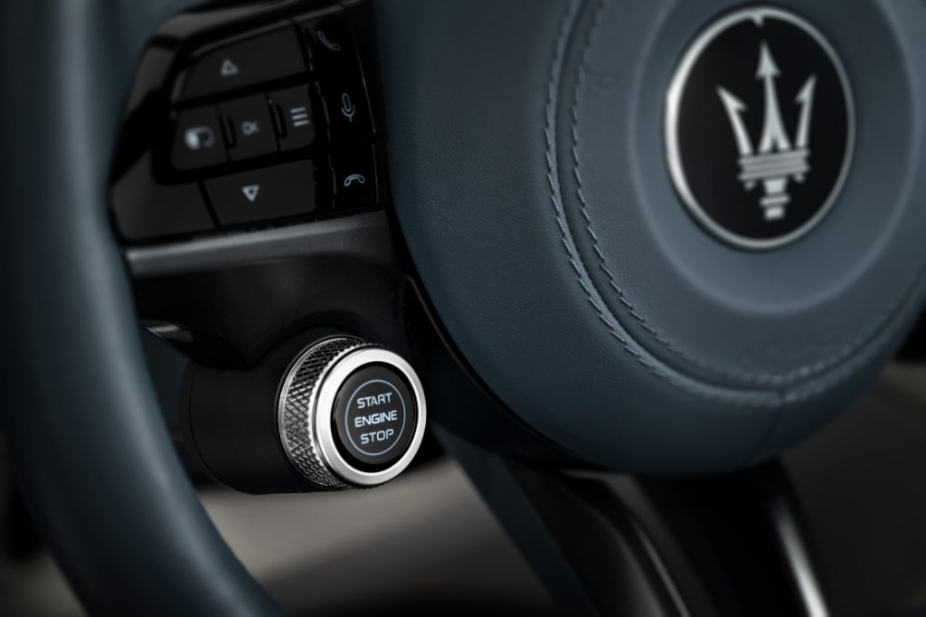 Detalle botón encendido Maserati Gran Cabrio Folgore