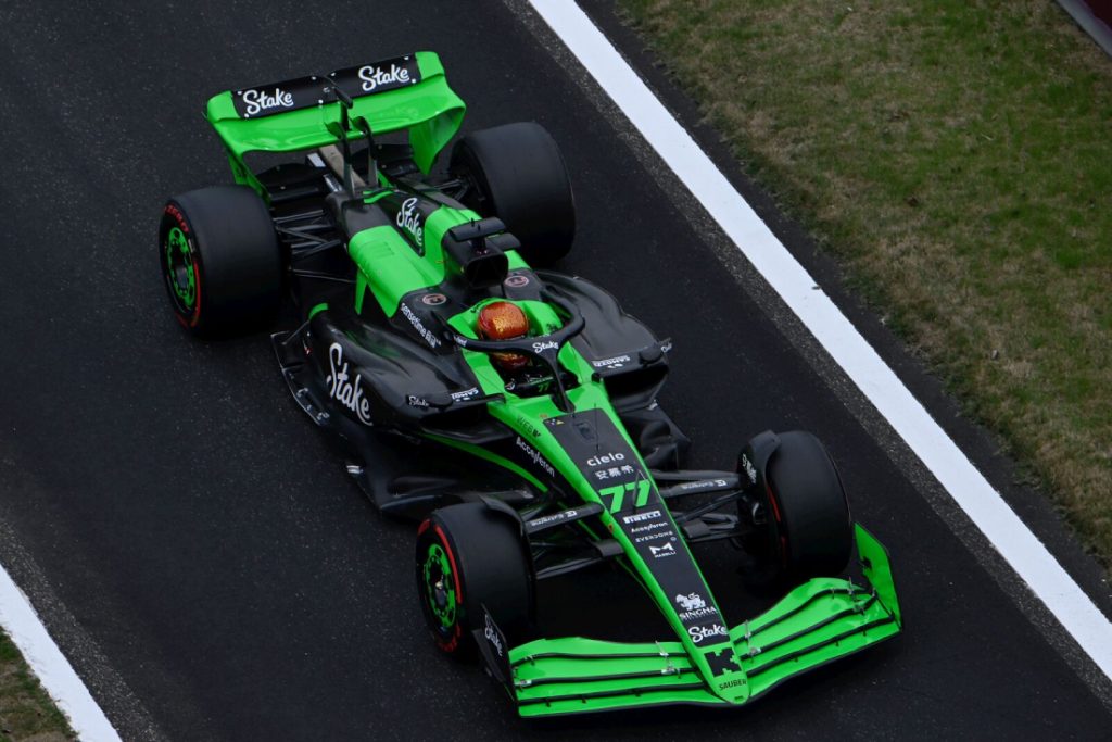 Foto de Bottas conduciendo en el Chinese GP 2024