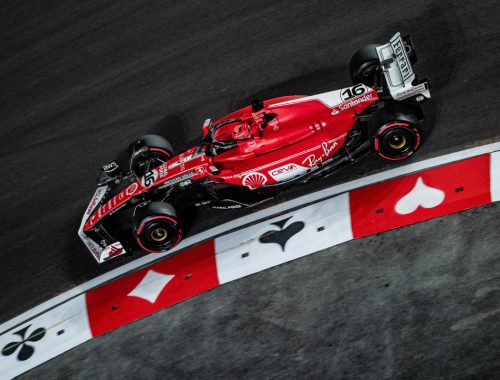 Leclerc con la decoración especial de Ferrari en Las Vegas 2023