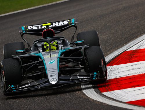 Lewis Hamilton en acción con el W15 en el GP de China de F1