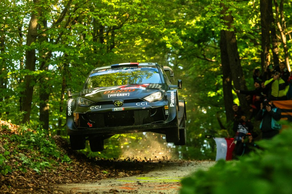 Ogier en pleno salto durante un tramo del Rallye de Croacia 2024