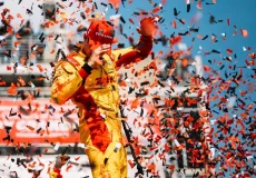 Alex Palou celebra su victoria en el GP de Alabama IndyCar 2026 en Barber Motorsports Park