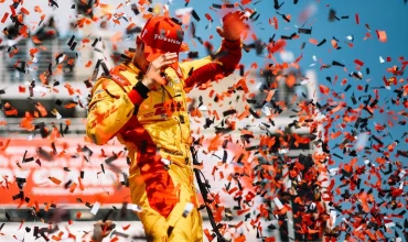 Alex Palou celebra su victoria en el GP de Alabama IndyCar 2026 en Barber Motorsports Park