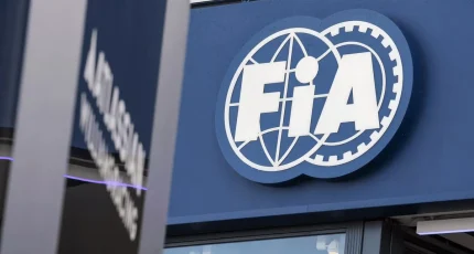 Logotipo de la FIA y sede de la Federación Internacional del Automóvil en la polémica por la seguridad de F1 2026.
