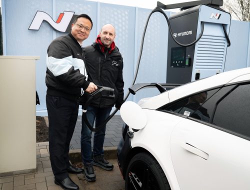 Hyundai IONIQ 5 N cargando N Hyper Charger Nurburgring