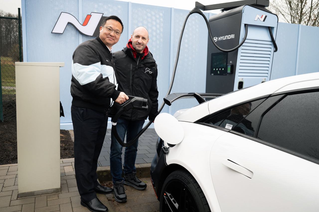 Hyundai IONIQ 5 N cargando N Hyper Charger Nurburgring