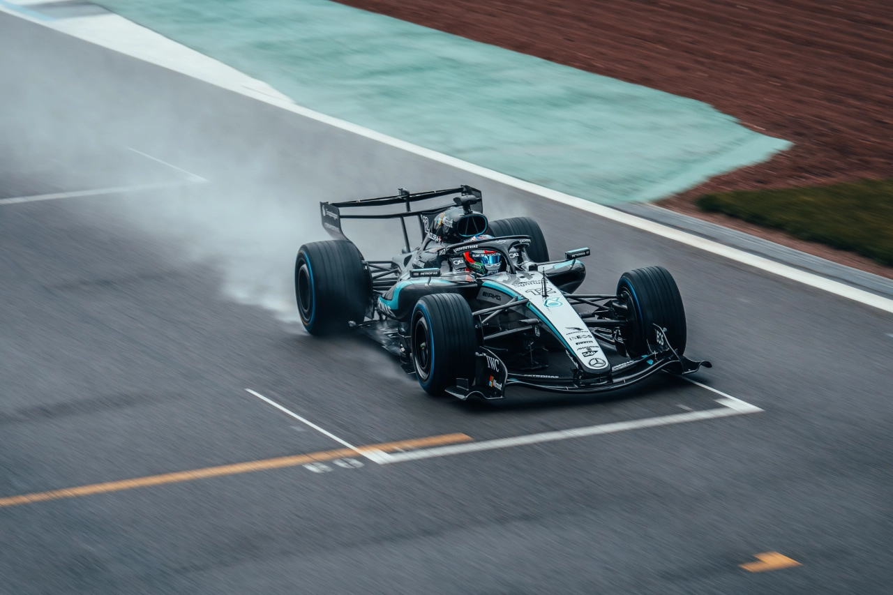 Laboratorio Petronas Mercedes F1 combustible 2026