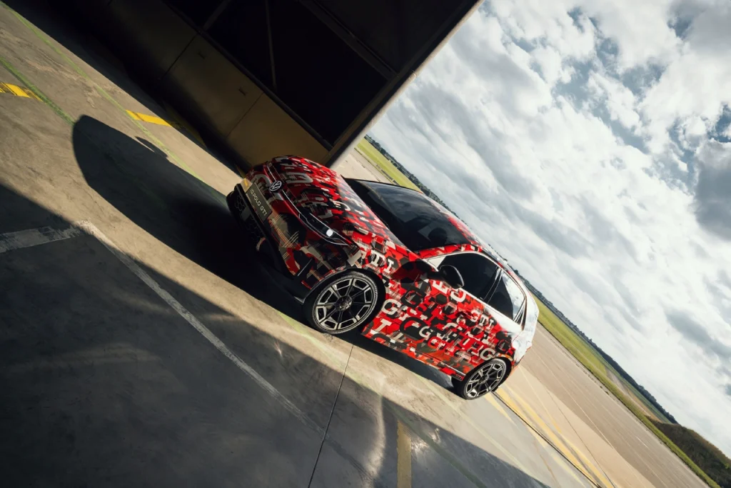 Volkswagen ID. Polo GTI 2026 parachoques deportivo franja roja