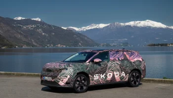 Nuevo Škoda Peaq 2026 SUV eléctrico de 7 plazas con diseño Modern Solid y faros Matrix LED