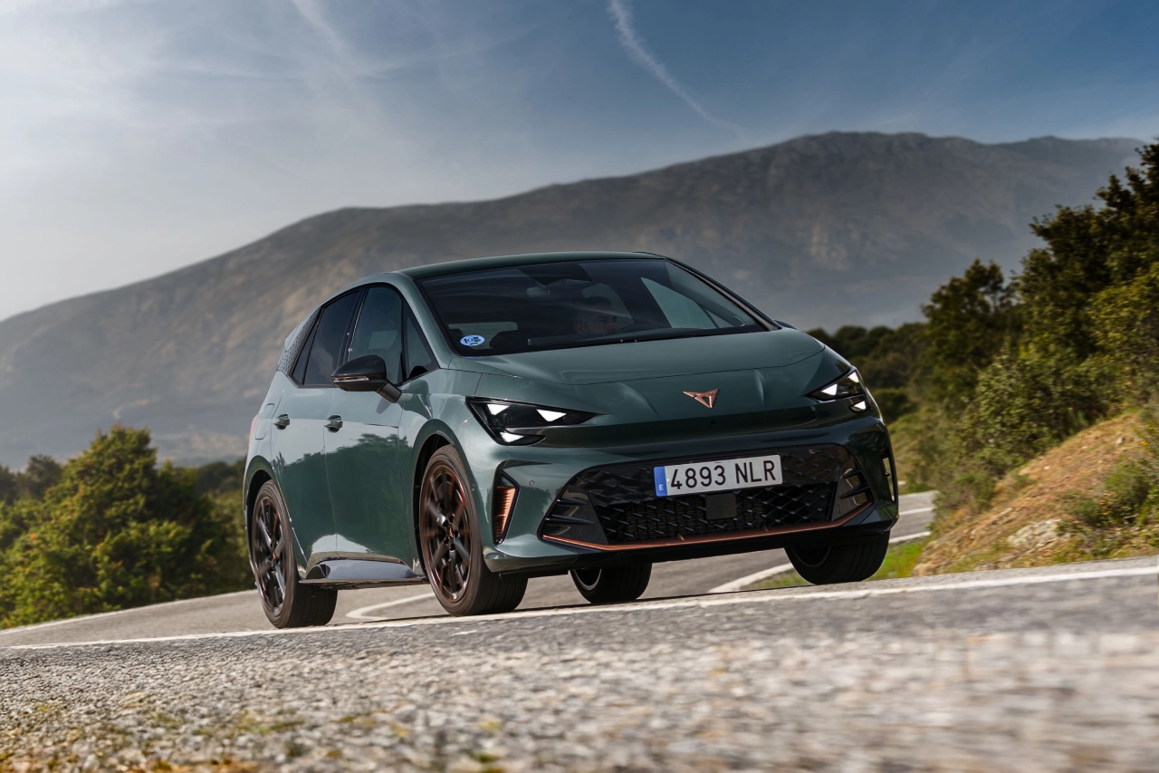 cupra-born-vz-2026-frontal-shark-nose-matrix-led