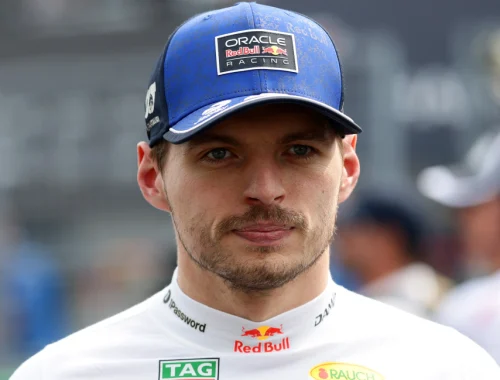 Max Verstappen camina pensativo