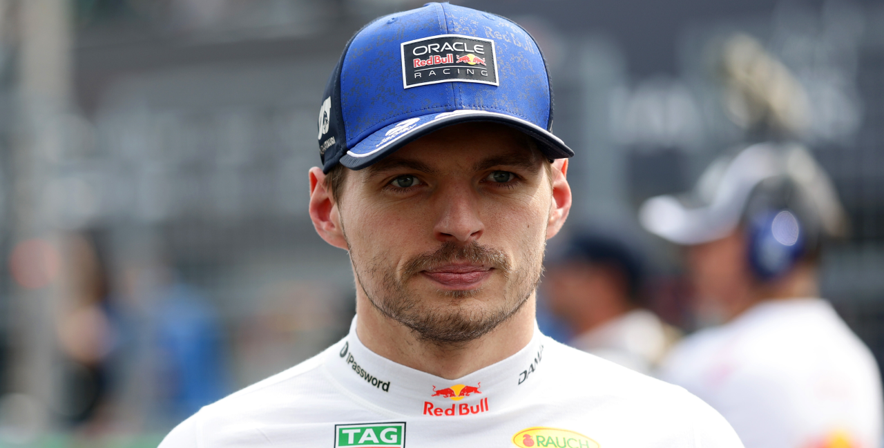 Max Verstappen camina pensativo