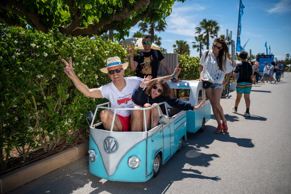 amping La Ballena Alegre, sede de FurgoVolkswagen 2026 en San Pere Pescador