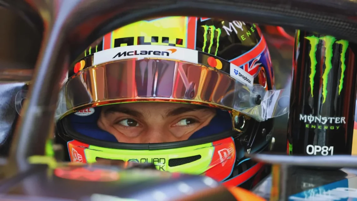 Oscar Piastri mirada casco