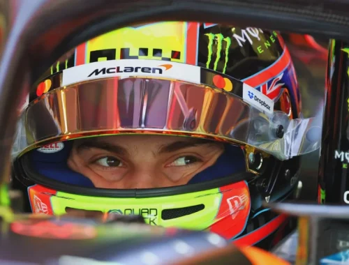 Oscar Piastri mirada casco