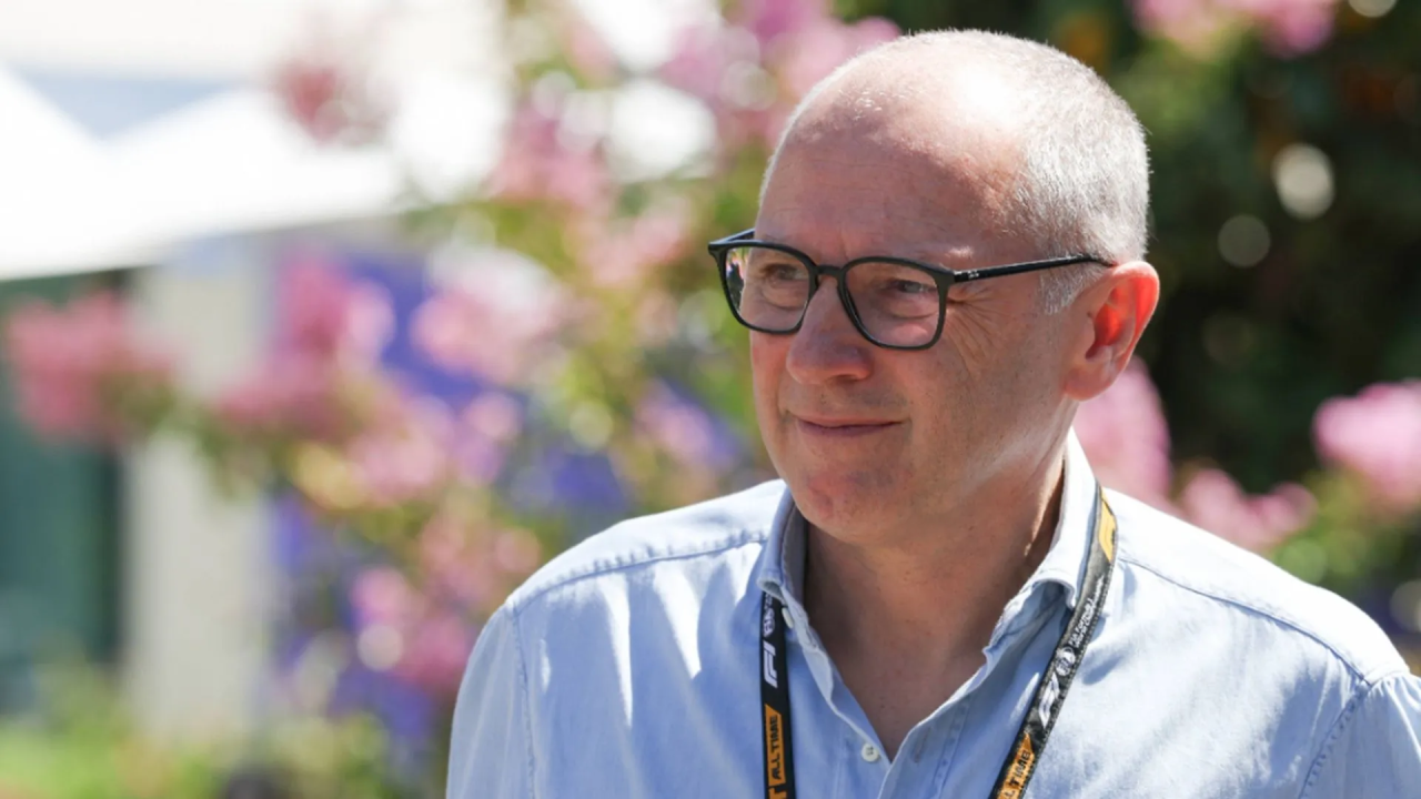 Stefano Domenicali observa el paddock en Melbourne