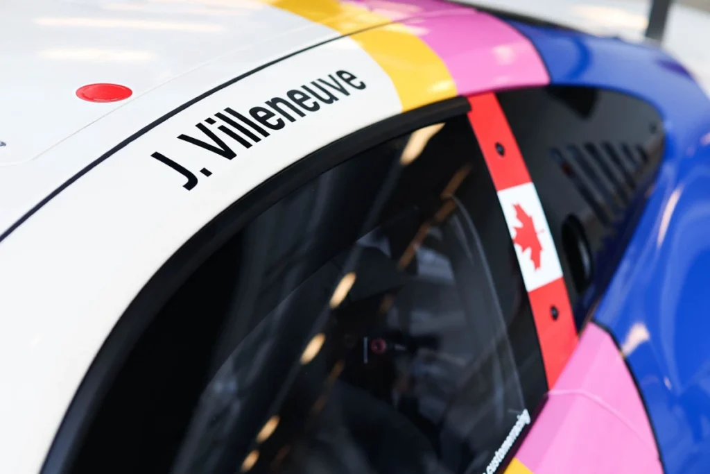 Jacques Villeneuve luce sus colores habituales