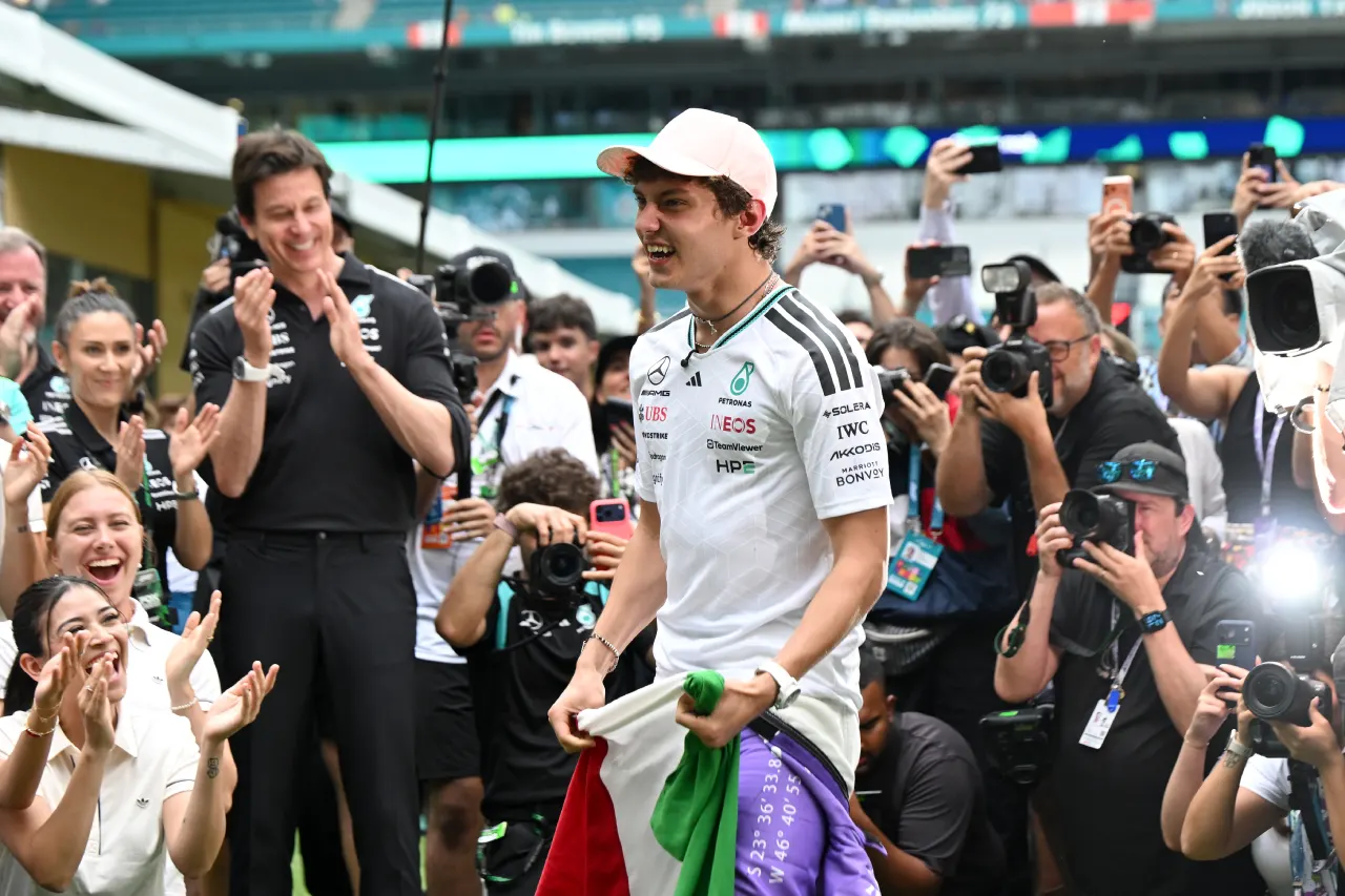 La sonrisa de Kimi Antonelli ilusiona a Toto Wolff