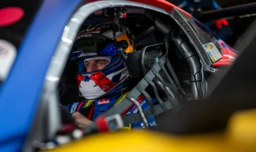Max Verstappen piloto de carreras con mono de Red Bull en Nurburgring