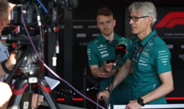 Mike Krack habla ante la prensa en Barcelona F1