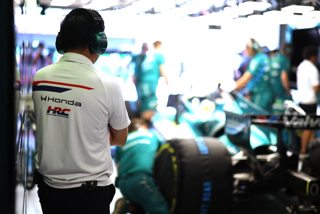 Aston Martin ha explicado sus problemas con el _AMR26