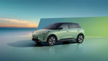 Geely presenta su E2 y abre los pedidos.