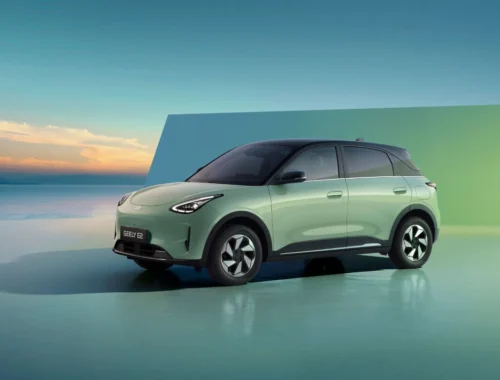 Geely presenta su E2 y abre los pedidos.