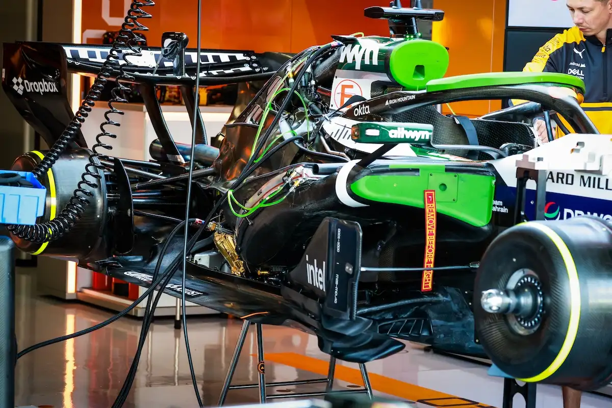 El motor Mercedes y su secreto eléctrico