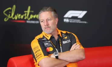 Zak Brown descubre el acuerdo de los motores Mercedes F1