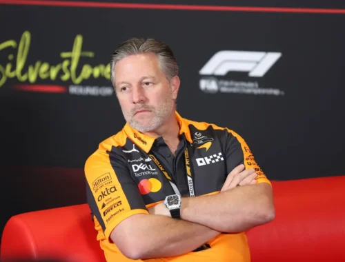 Zak Brown descubre el acuerdo de los motores Mercedes F1