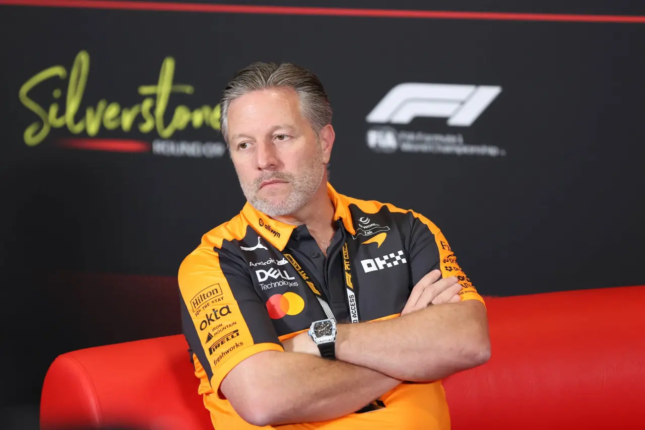 Zak Brown descubre el acuerdo de los motores Mercedes F1