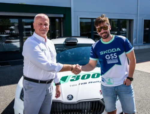 Cohete Suárez recibe el Skoda Fabia numero 300