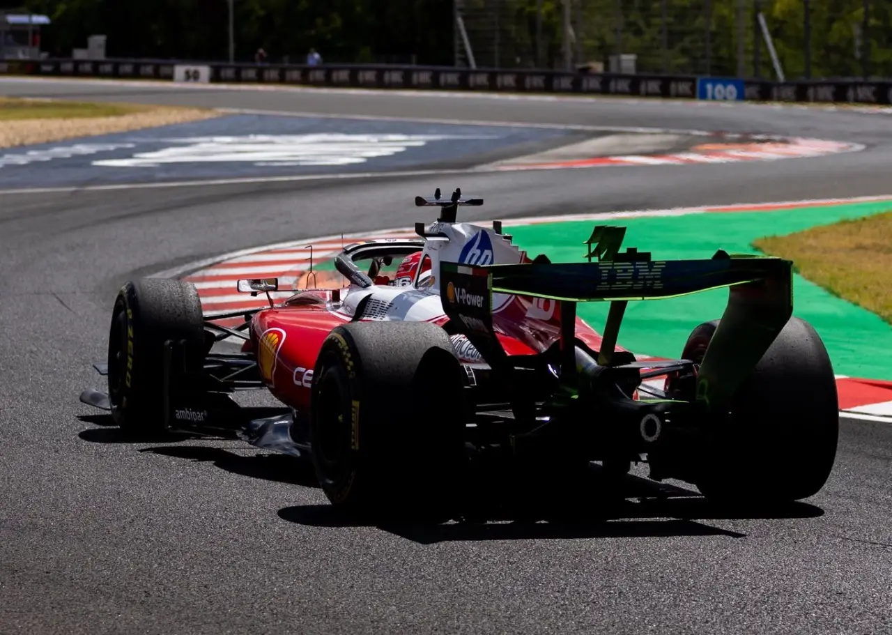 Estado del asfalto Gran Premio Hungria F1 con grietas y desperfectos durante los entrenamientos.