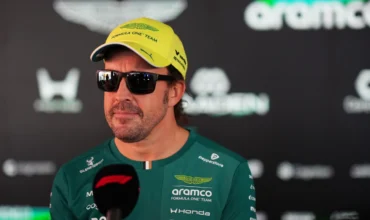 Fernando Alonso y Aston Martin siguen negociando