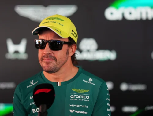 Fernando Alonso y Aston Martin siguen negociando