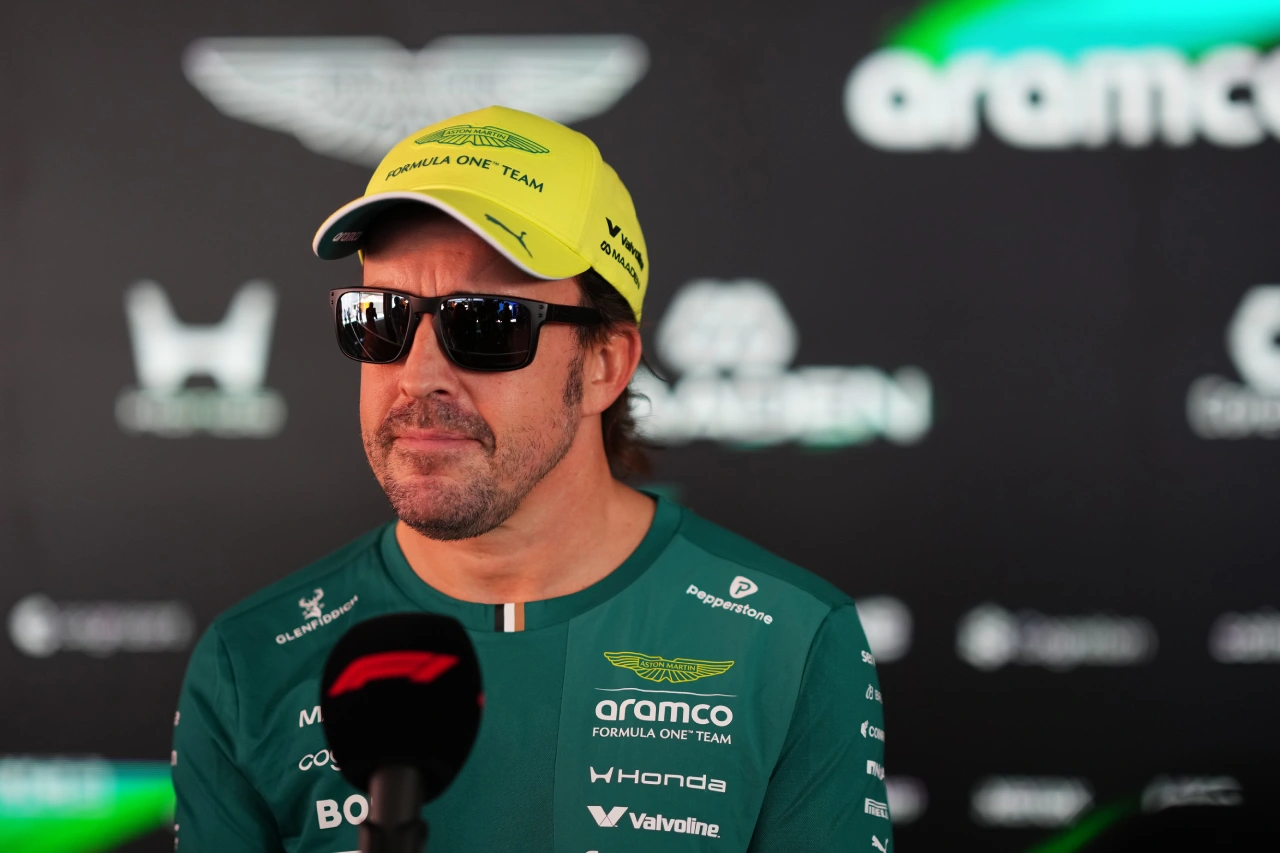 Fernando Alonso y Aston Martin siguen negociando